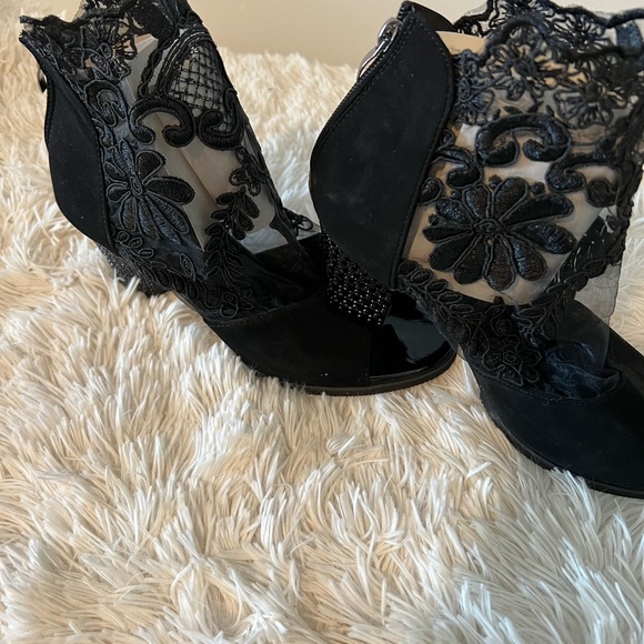 COPY - Ladies heels so cute with lace size 8 - Picture 5 of 5